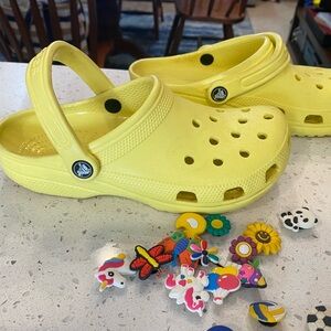 CROCS women size 8 , man 6 with 20 charms of your choice